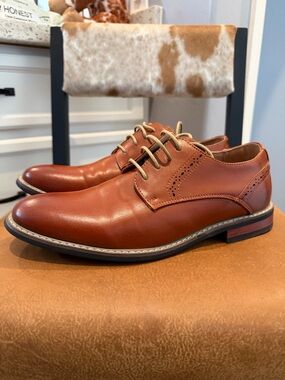 Men's Tan Leather Derby Shoes with Contrast Stitching